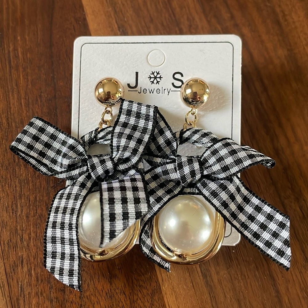 Gingham Bow Pearl Earrings